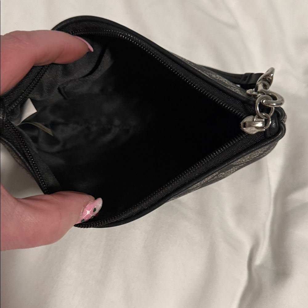 Coach Horse and Carriage signature Monogram Black and white Wristlet Like New! - Picture 4 of 8